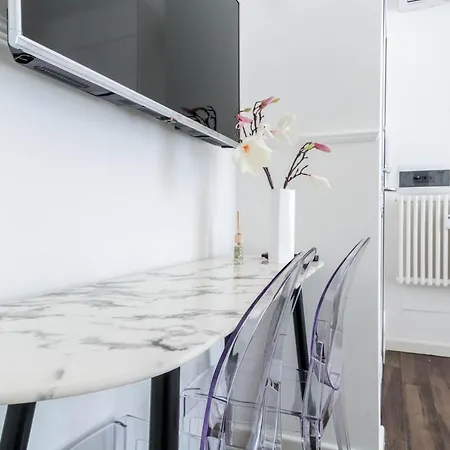 Joivy Chic For 3 Close To Sempione Park Milan